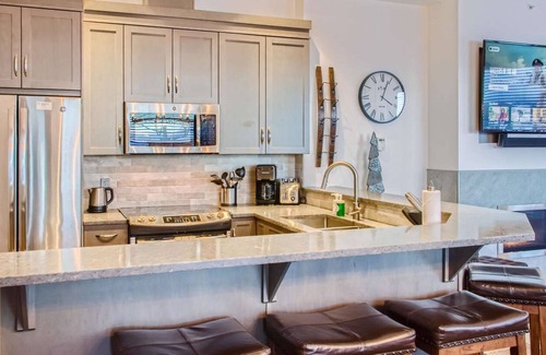 Big White Ski Resort Condo | Okanagan - Stonegate Resort Unit B408