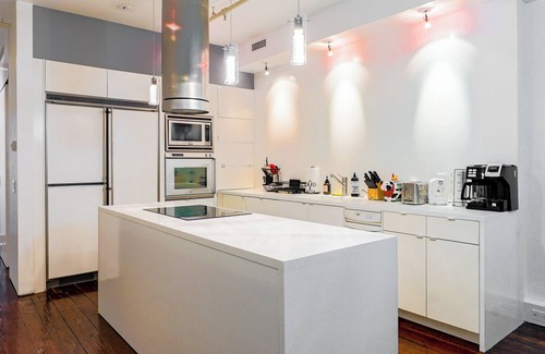 Old City Apartment | Old City 2BR Apt w/Shuffleboard! Walk Everywhere!
