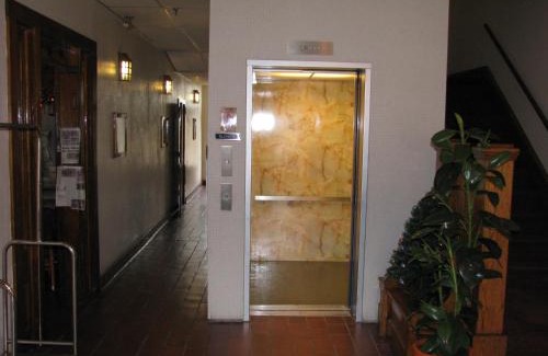 Bath Hotel | Old National Hotel