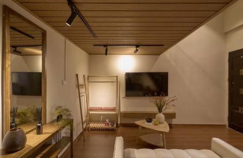 Hang Buom Apartment | Old Quarter Attic Homee