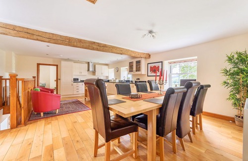 Newtown Cottage | OLD RECTORY COTTAGES, family friendly, with pool in Aberhafesp