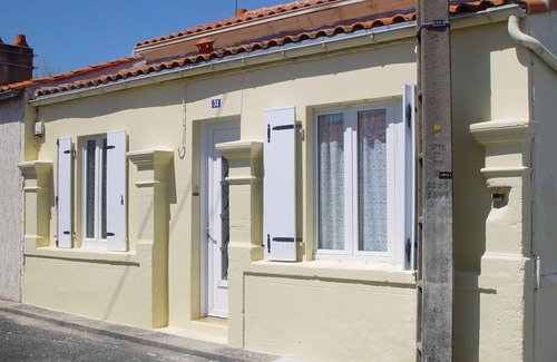 Port-des-Barques House | Old renovated fisherman's house in the Pays de Fort Boyard, near the sea