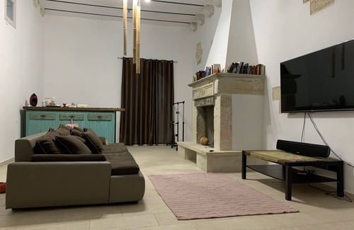 Lequile House | Old renovated millstone with jacuzzi