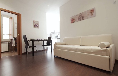 Rione XI Sant'Angelo Apartment | Old Rome area-6 pax-Silent-Air conditioned-Historical Roman building