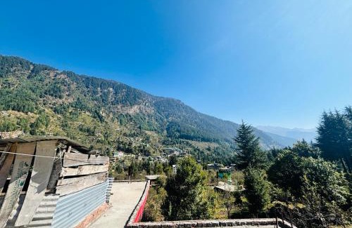 Manali Hotel | old skool vibes