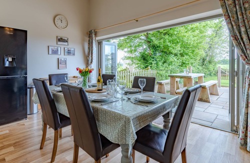 Upton Cheyney House | Old Stables - sleeps 5 guests in 3 bedrooms