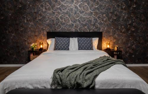 Craiova Apartment | Old Town by Humpback