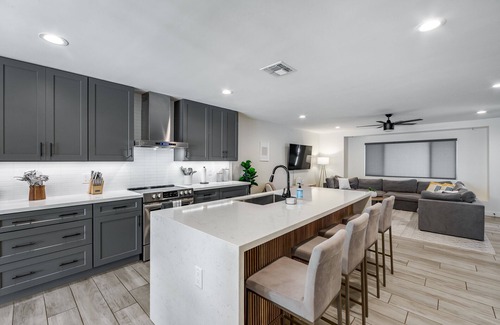 South Scottsdale House | Old Town Heated Pool Retreat Fire Pit Cabana Games