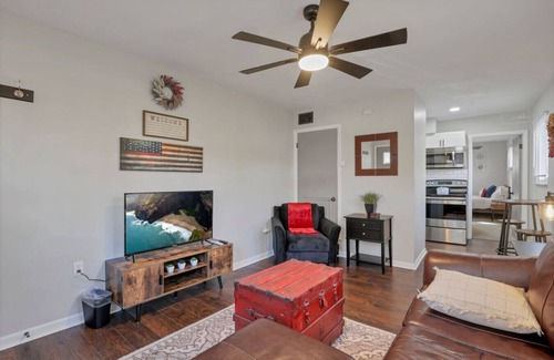 Franklin Park Apartment | Old Towne East - 1 BR Apt - Steps from E Market