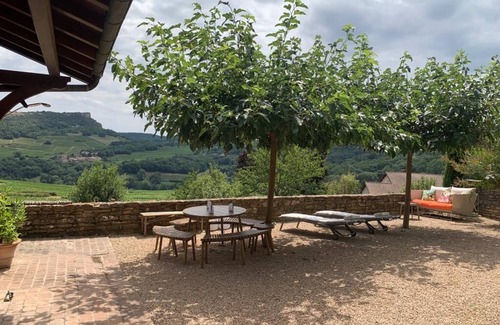 Vergisson House | Old winegrower's house with panoramic view of the Solutré rocks - Vergisson
