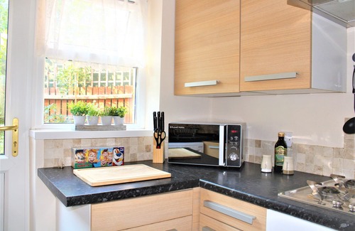 Milton Keynes House | Oldbrook Lovely 3 bedroom house FREE WIFI AND NETFLIX