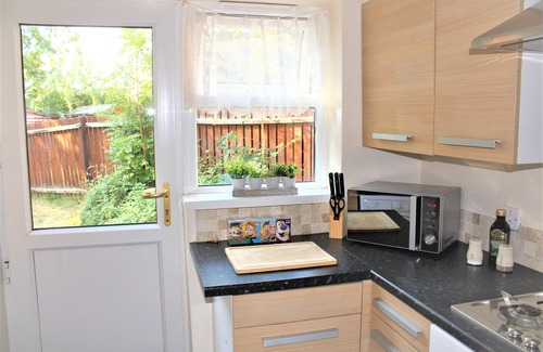 Milton Keynes House | Oldbrook Lovely 3 bedroom house FREE WIFI AND NETFLIX