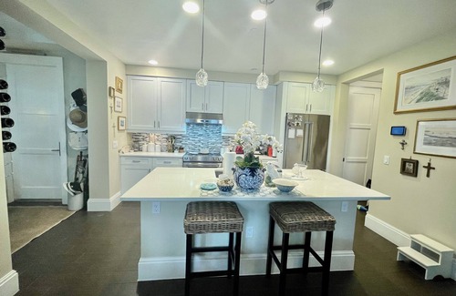 Redevelopment Area Condo | Olde Naples, 600 ft lanai, built in 2015 condo unit w/elevator & secure garage.