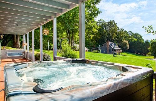 Wears Valley House | Ole Smoky BnB - Game Room, Hot Tub, Mtn Views!