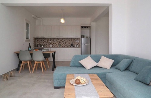 Vissa Villa | Olea Suite Syros offers unique sea views in a house with parking and Wi-Fi.n