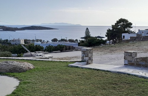 Vissa Villa | Olea Suite Syros offers unique sea views in a house with parking and Wi-Fi.n