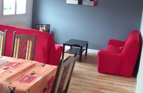 Oloron-Sainte-Marie Apartment | Oloron ST Marie APT 90m2 Wifi Parking Cheque Vacance