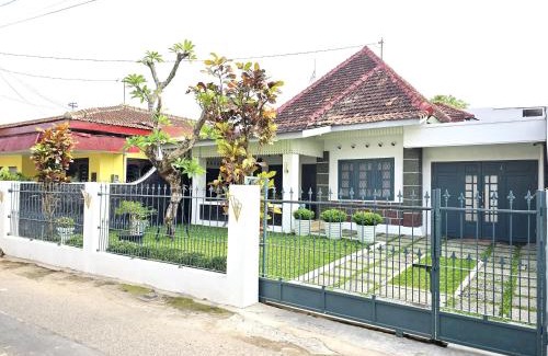 Central Yogyakarta Villa | Omah Ceria Guest House