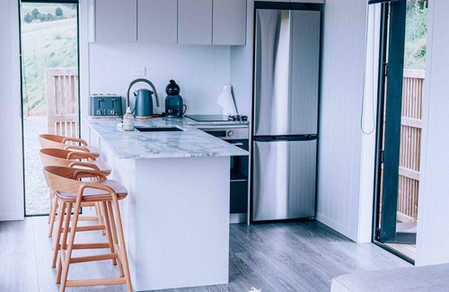 Tawharanui Cabin | Omakana Cottage - Farm Views & Cedar Hot Tub