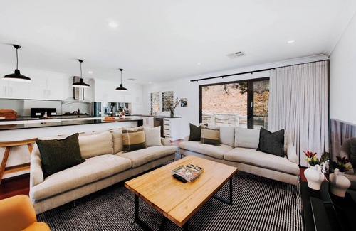 Central Mudgee House | Omaroo A Homestead Escape amongst Rolling Hills