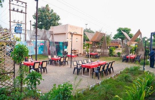 Malkapur Hotel | Omkar Resort and Lawn