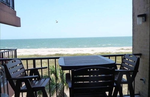 North Beach Condo | On Beach and Close to Fun! - Oct, Nov and Dec Discounts