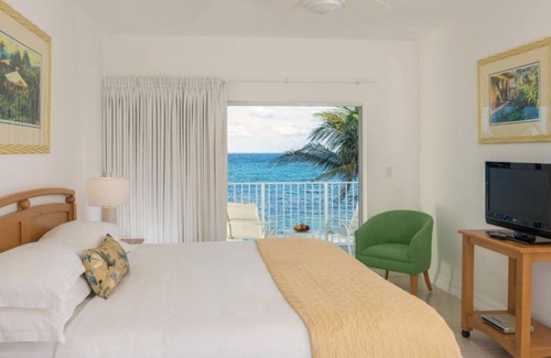 Colliers Bay Resort | On Beach sleeps 6 Luxury 2 bedroom Condo on beach Incredible views! Dec 21-28