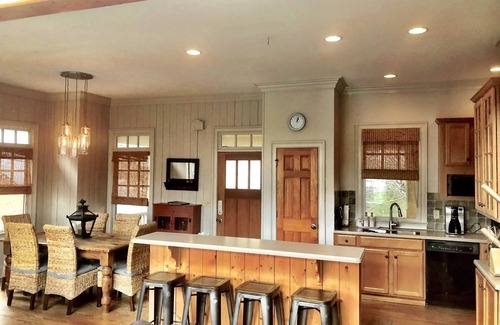 Big Canoe House | On Big Canoe MNTN LAKE Beach/Trails/Pool/Fitnss, LUX FURNSHD, Fire pit, GAME RM