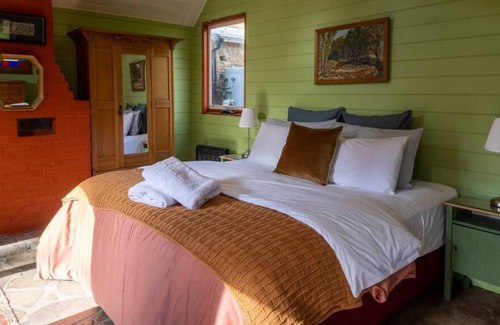 Mount Alexander Shire House | ON GOLDEN POINT - STONE COTTAGE IN CHEWTON