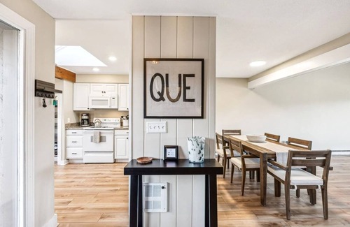 Quechee Condo | On Golf Course, Fireplace, Views! - Landmark 1C