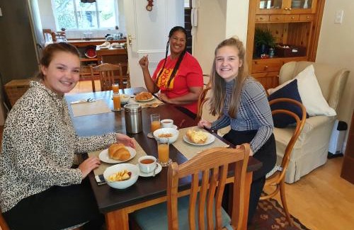 Newlands House | On Pinewood Guest House