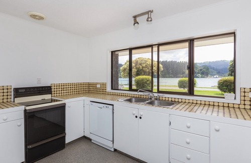 Wayby Cottage | On Point - Point Wells Holiday Home