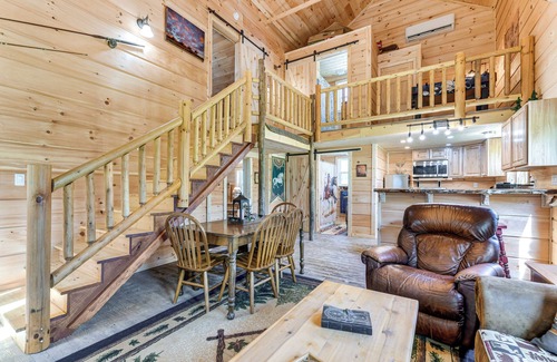 Cosby Cabin | On-Site Creek Access: Pet-Friendly Cosby Cabin!