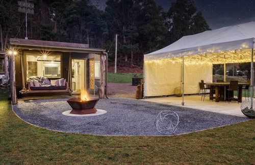 Pelverata House | On-site 'Pitch and Putt' golf, Platypus, wildlife, exclusive tranquil wilderness