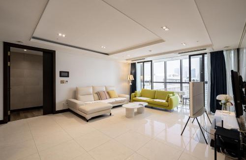 Haeundae Apartment | On the Beach for big family & Bexco