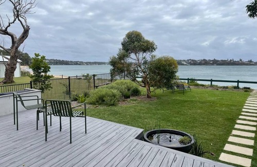 Bundeena House | On the beach house on Hordens Beach, Bundeena