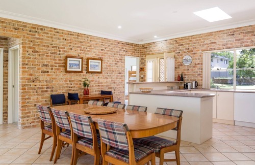 Culburra Beach House | On The Lake - Pet Friendly Waterfront