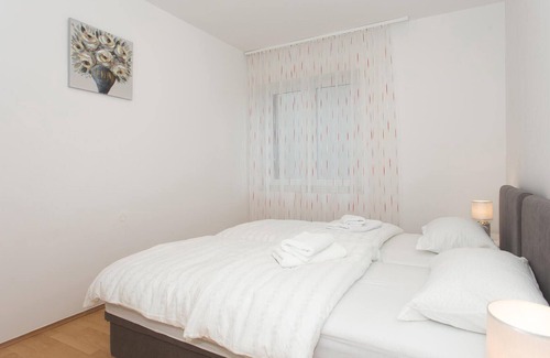 Vranjic Apartment | On the outskirts of Split, with the sea view, this bright apartment welcomes you.