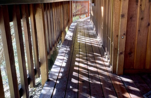 Red River Cabin | ON THE RIVER! MINUTES FROM SLOPES! SLEEPS 16