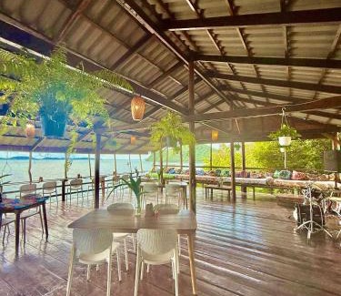Koh Rong Sanloem Hotel | On the Rocks