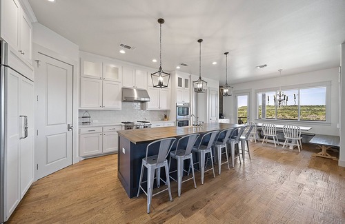 Palo Pinto County House | On The Rocks PK: Beautiful 5 Bedroom 3 bath home with pool and hot tub