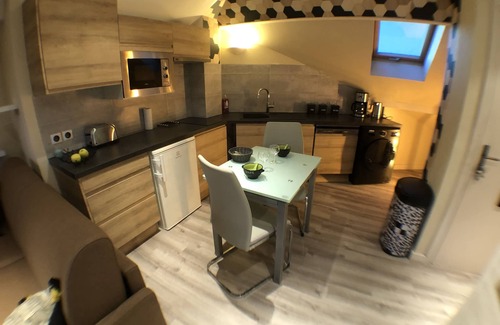 Duingt Apartment | On the shore of Lake Annecy, Loft-style accommodation in a residence with private beach