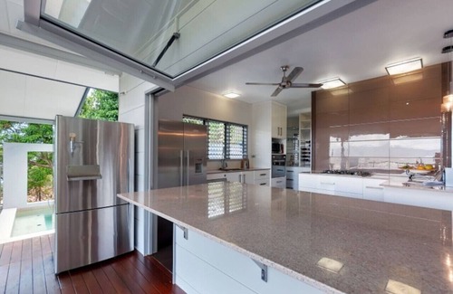 Mooroobool House | On the very top of Cairns - Luxurious Entertainer