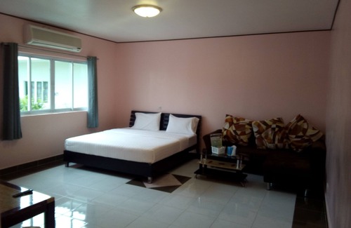 Uthumphon Phisai Hotel | Onanong Resort