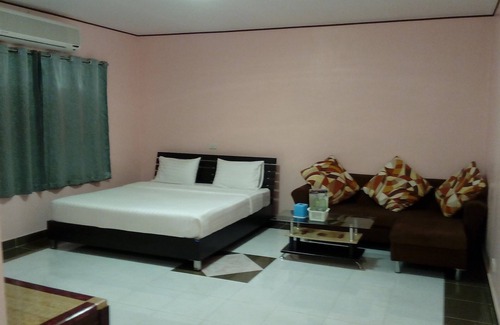 Uthumphon Phisai Hotel | Onanong Resort