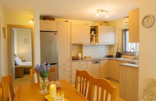 Xylokastro-Evrostina House | Onar Zin Seabliss - Mike Poolside Getaway