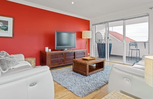Kingston Beach Cottage | Once Upon a Tide Kingston Beach Esplanade Living