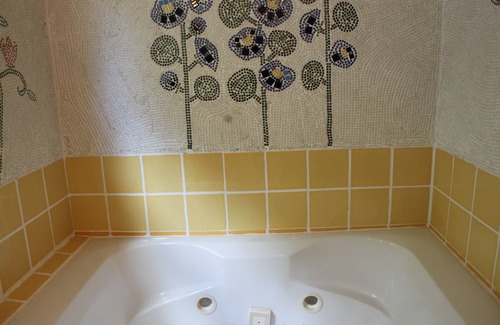 Futo Cottage | One (2) twin cottages with seasonal garden views. Wild Strawberry & Hollyhock.