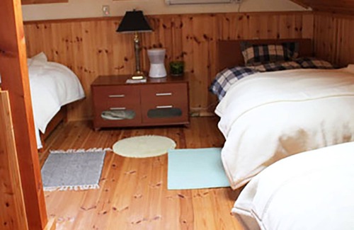 Futo Cottage | One (2) twin cottages with seasonal garden views. Wild Strawberry & Hollyhock.