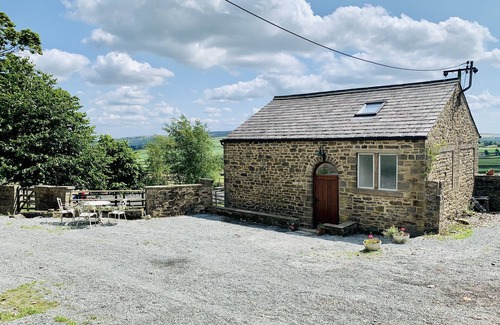 Sutton-in-Craven House | One bed Detached Converted Barn With Panoramic Views of the Wharf & Aire Valley